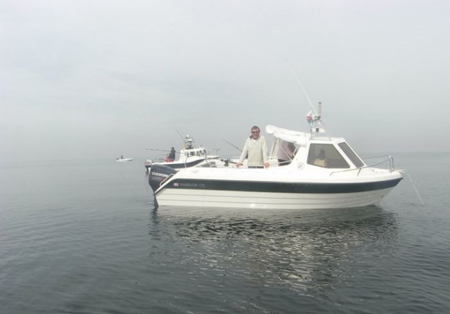  在平静的水域航行 